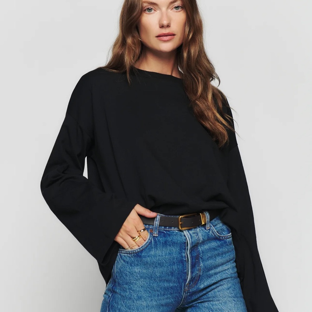 Reformation women’s medium oversized long sleeve in black